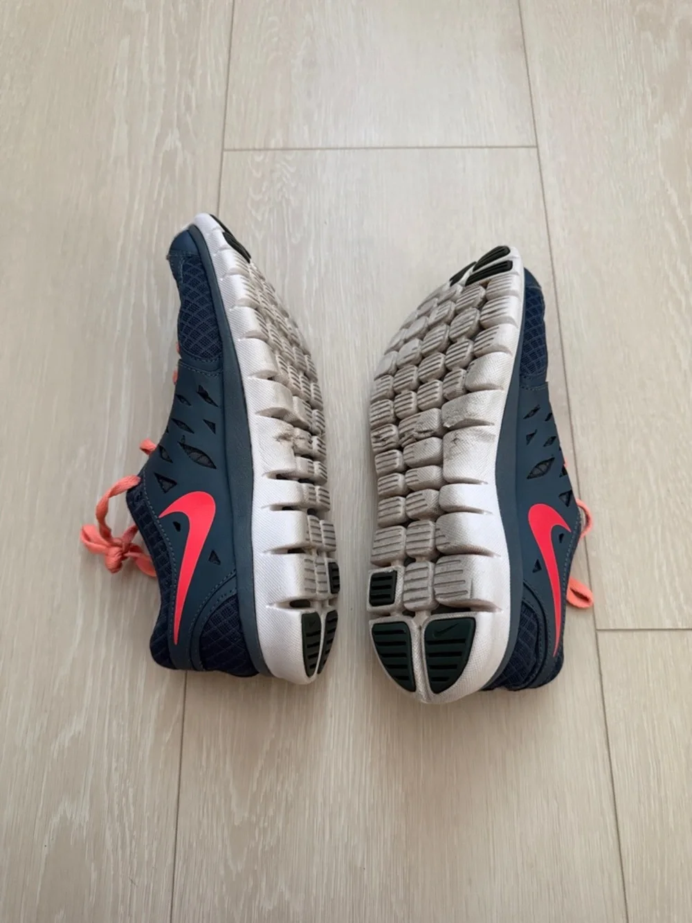 Nike Dark Blue and Coral Sneakers